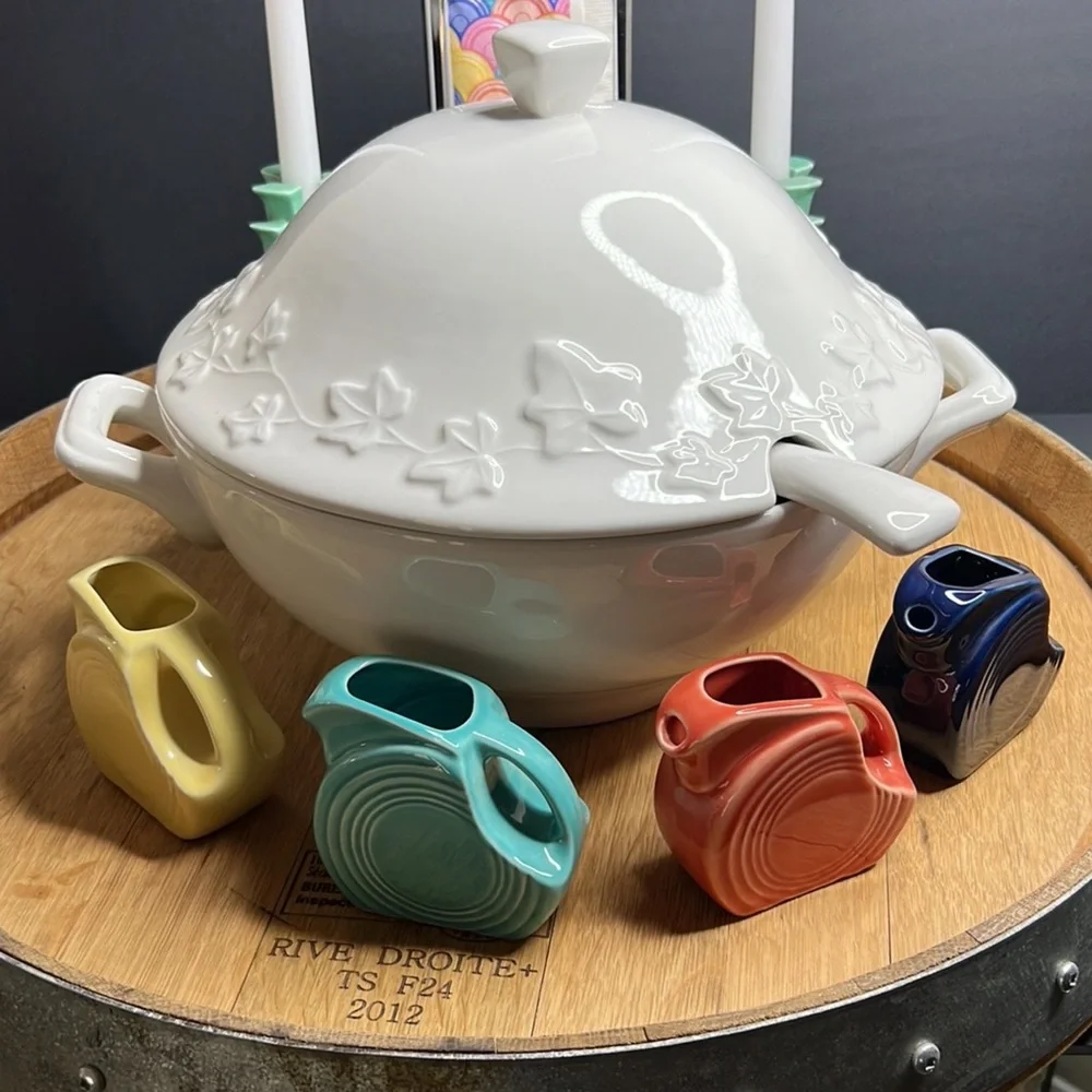 Pottery Barn Vine China White Tureen Lid Ladle & Handles Large Italian Rare 4 Qt